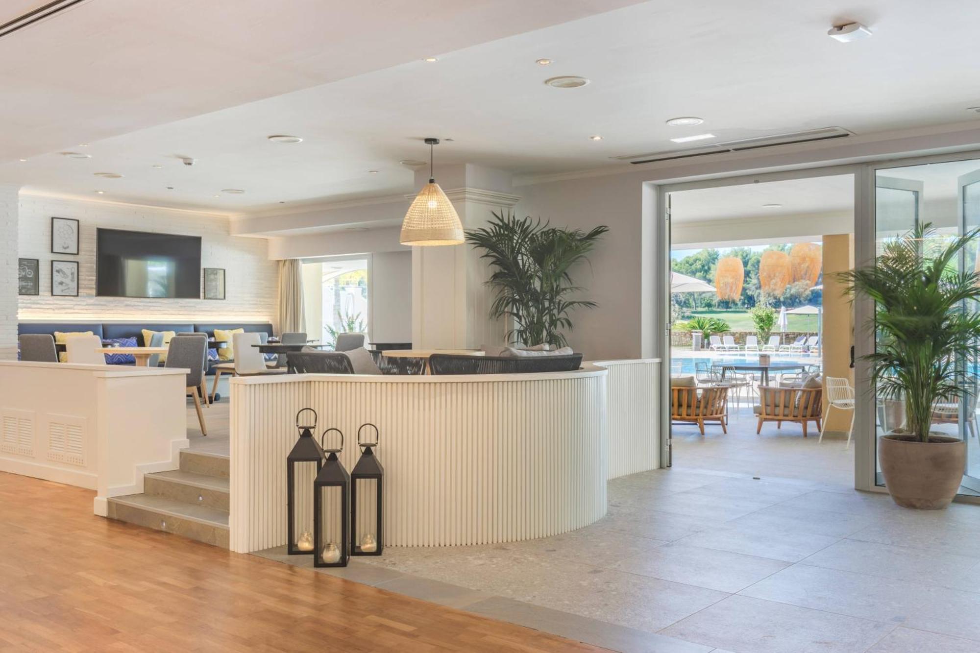 Denia Marriott La Sella Golf Resort & Spa Luaran gambar The interior of the clubhouse at The Grove